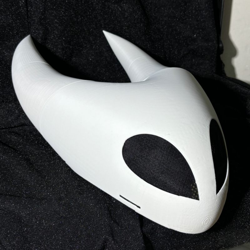 Hornet rigid mask side profile and visible assembly join