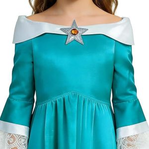 White collar with central silver star on teal dress