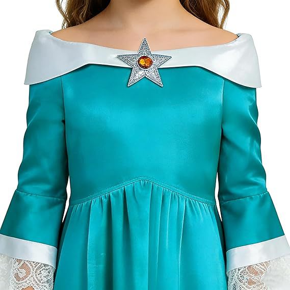 White collar with central silver star on teal dress