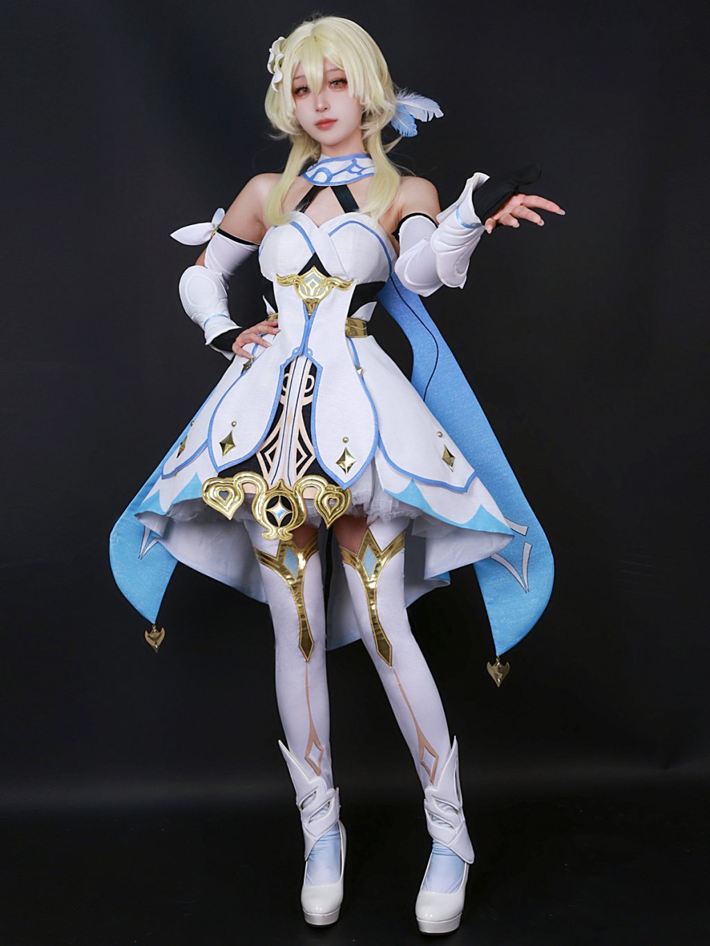 Lumine white and pale blue costume with gold waist ornament worn from front