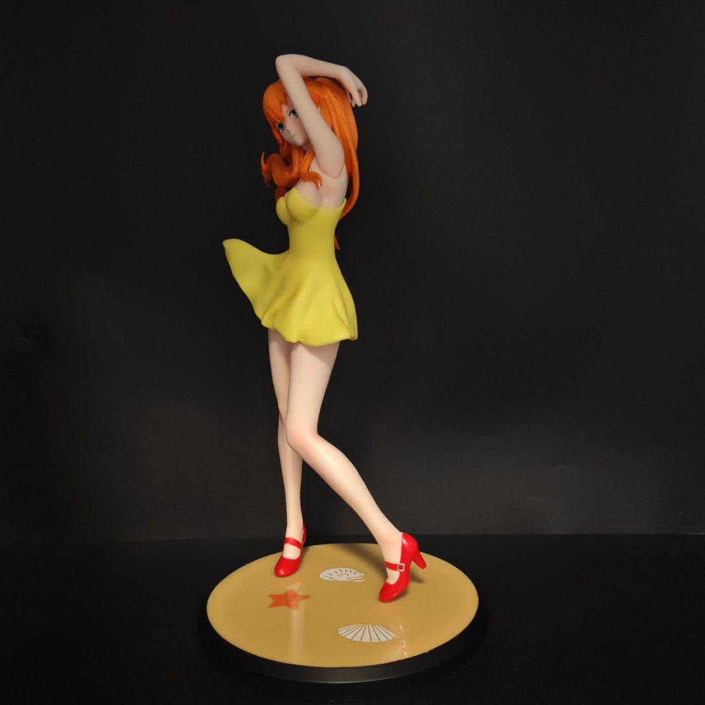 Back detail of the Asuka figure's hair and dress
