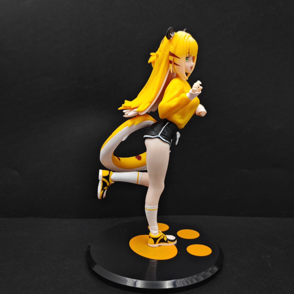 Ju Fufu figurine side profile showing running pose, sneaker and curled tail