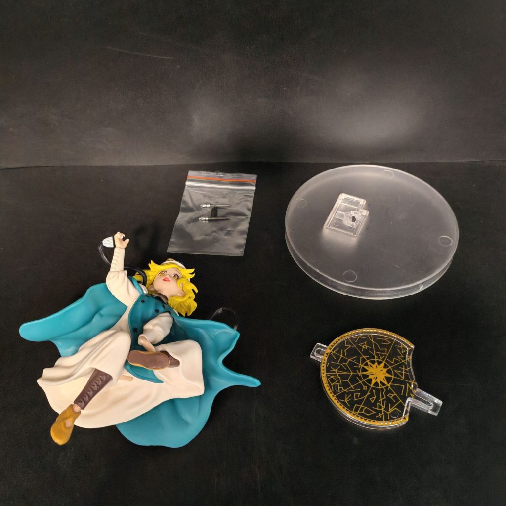 Coco figure with separate round base, patterned circular backdrop and connectors