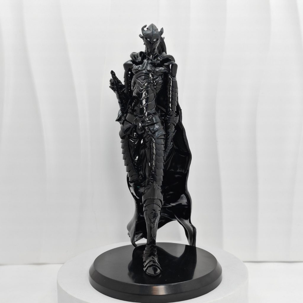 Solo Leveling Igris reproduction figure in black Shadow Knight finish, front view