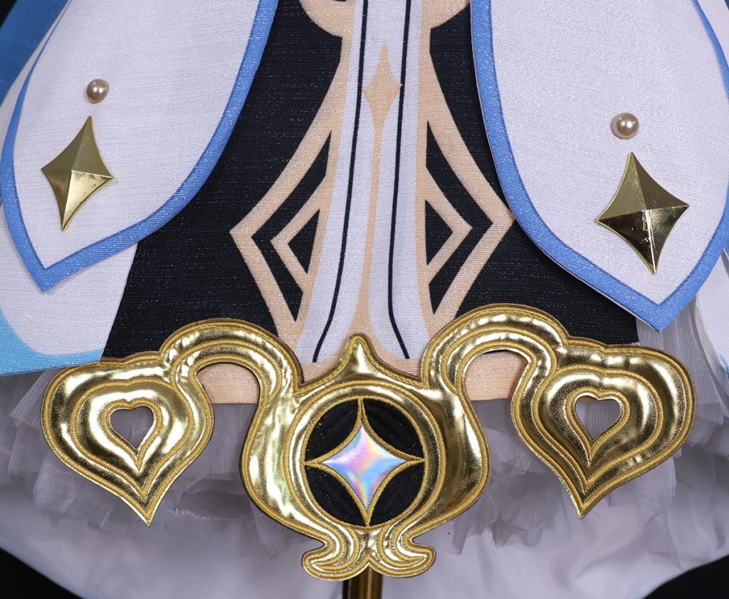 Gold-tone front ornaments and blue-edged panels on Lumine costume
