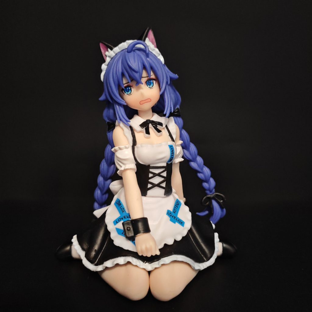 Seated Roxy cat-maid figurine front and apron detail