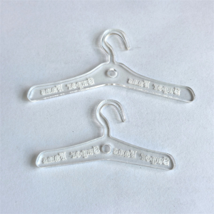 Two clear miniature clothes hangers, 7 cm and 9 cm, compared side by side